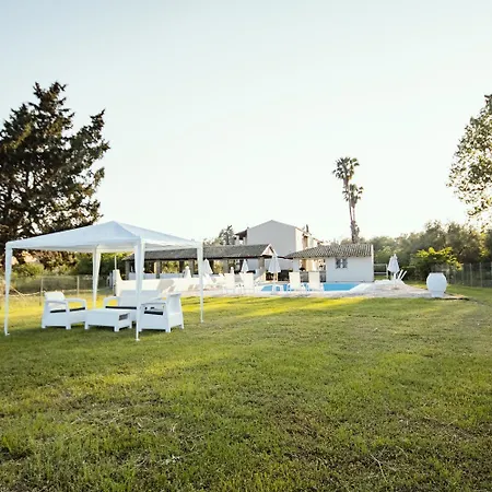 Parakladi Seaside Retreat Lefkímmi